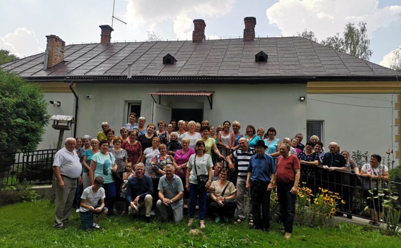Wizyta studyjna seniorów z Parafii Łapsze Wyżne w Domu Seniora w Dominikowicach